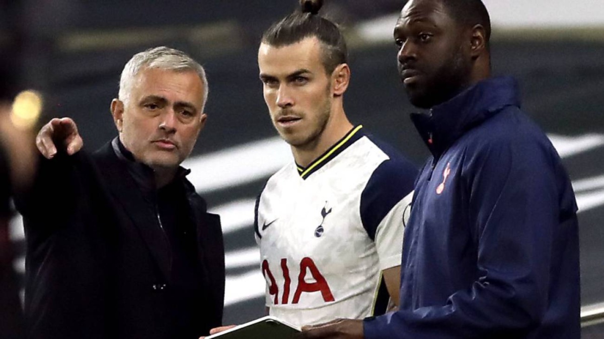 Bale recibe órdenes de Mourinho (Getty).