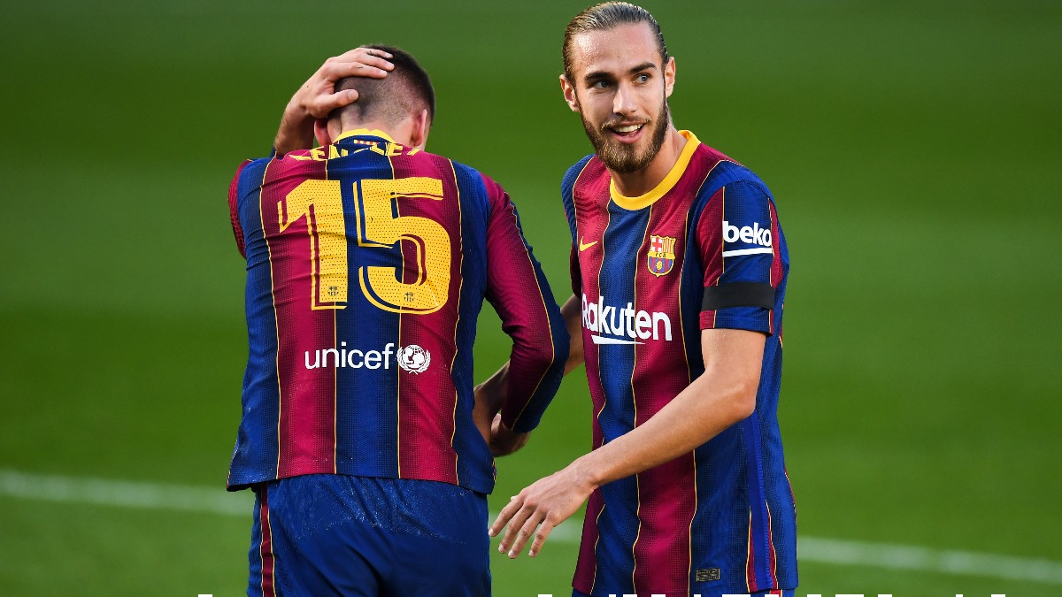 Clement Lenglet y Óscar Mingueza durante un partido con el Barcelona. (Getty)