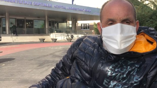 Juanito Oiarzabal desde la salida del hospital tranquiliza a sus seguidores
