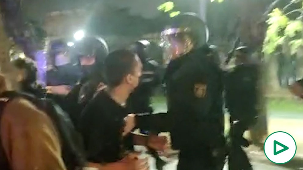Los manifestantes por Pablo Hasél en Sevilla no lograron la foto que querían pese a provocar a la Policía