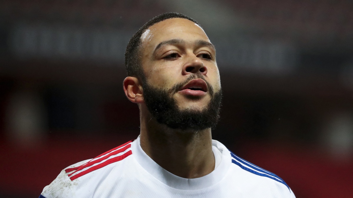 Memphis Depay en un partido con el Olympique de Lyon. (AFP)