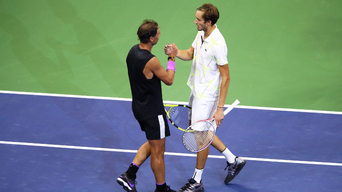 Rafa Nadal y Daniil Medvedev se saludan tras la final del US Open 2019. (Getty)