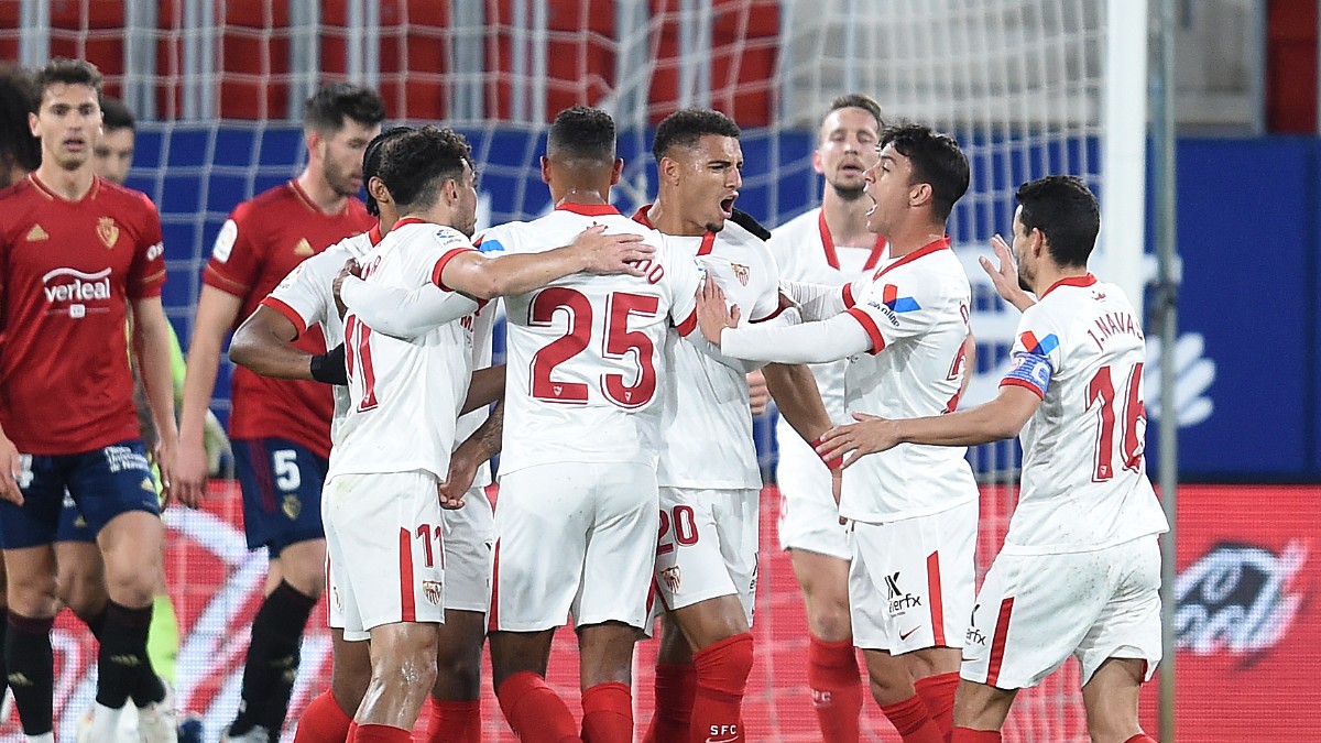 Los jugadores del Sevilla celebran uno de los goles ante Osasuna. (Getty)