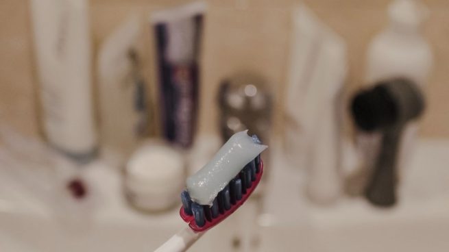 Mejores y peores pastas de dientes según la OCU