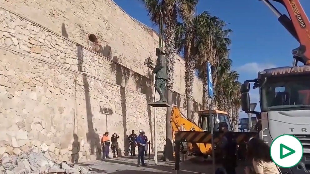 Así ha sido la retirada de la última estatua de Franco en España.