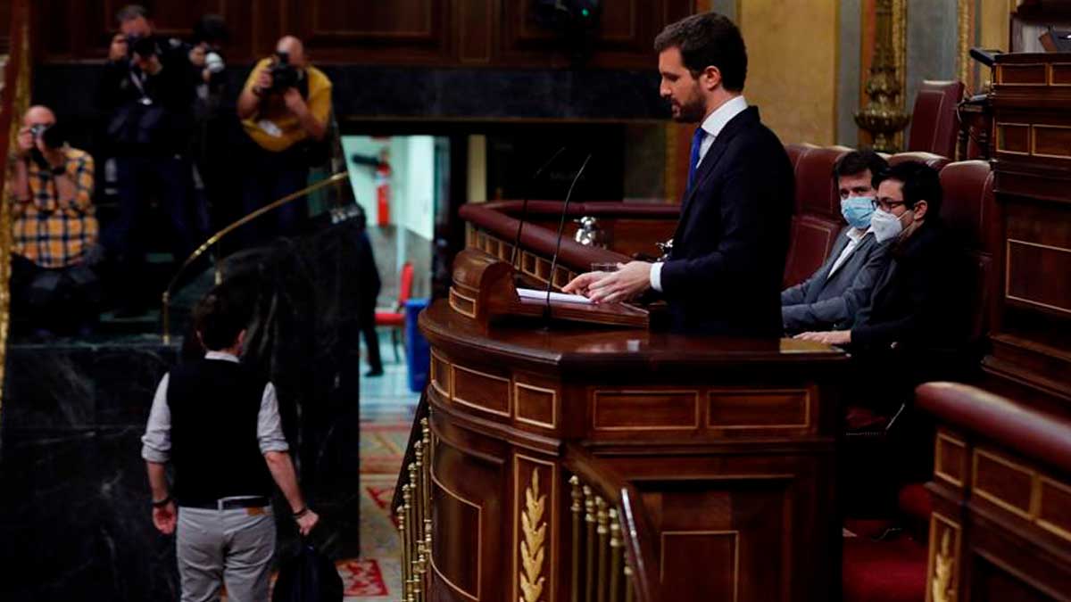 El líder popular Pablo Casado interviene en la sesión de control este miércoles en el Congreso de los Diputados. Foto: EFE