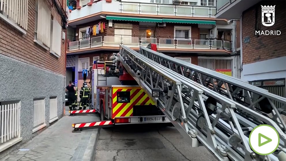 Bomberos de Madrid actúan en Carabanchel