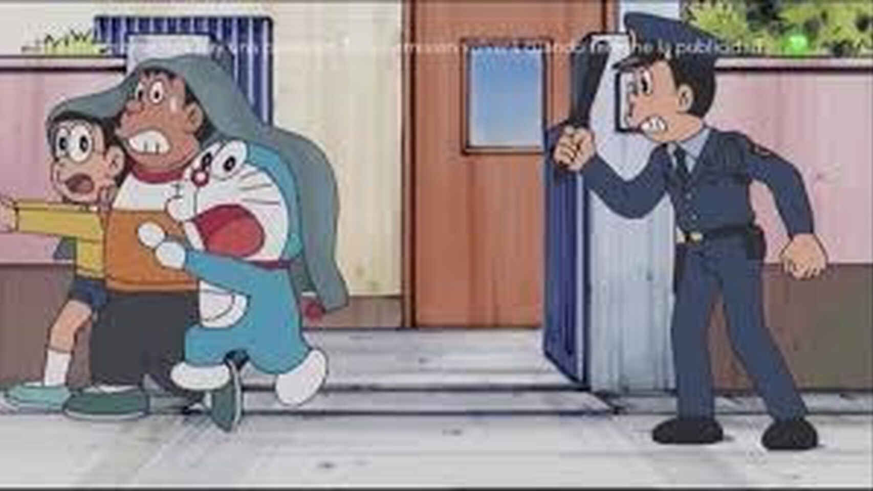 Un policia intenta detener a Doraemon y Nobita, en alusión a Bartomeu.