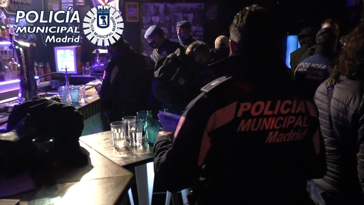 Imagen de archivo de una intervención de la Policía Municipal de Madrid por una fiesta ilegal en un local. (Foto: Europa Press)