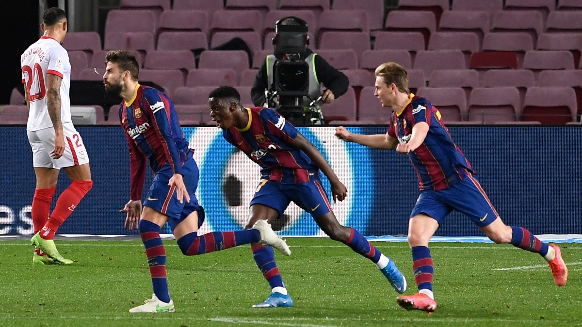 Piqué celebra el gol que forzó la prórroga en el Camp Nou. (AFP)