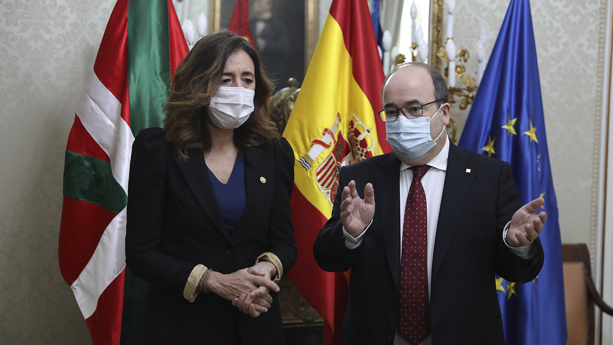 El ministro de Política Territorial y Función Pública, Miquel Iceta, durante una reunión de trabajo programada con la consejera de Gobernanza Pública y Autogobierno del Gobierno Vasco, Olatz Garamendi, en Madrid.
