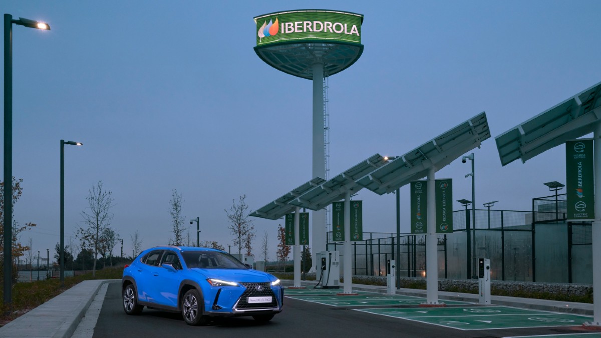 Lexus e Iberdrola se unen para ofrecer la red más completa de cargadores eléctricos a sus clientes.