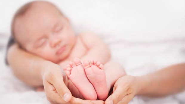 9 reflejos sorprendentes con los que nacen todos los bebés