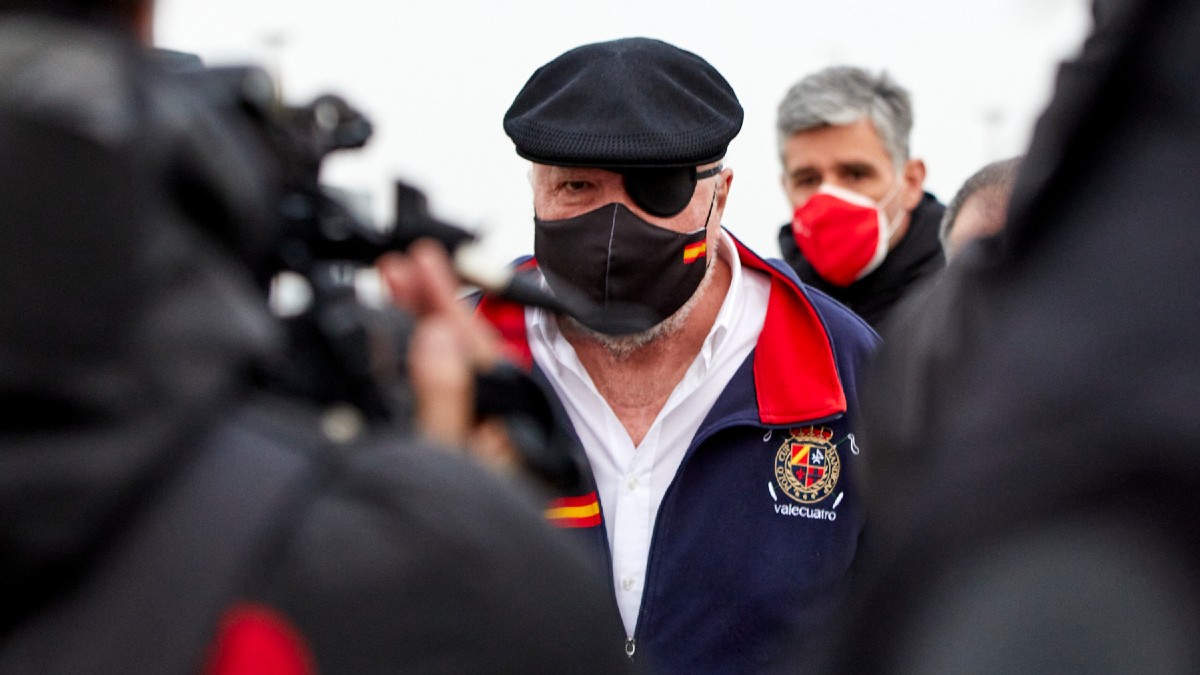 El ex comisario José Manuel Villarejo saliendo de la cárcel de Estremera, en Madrid. (Foto: Efe)