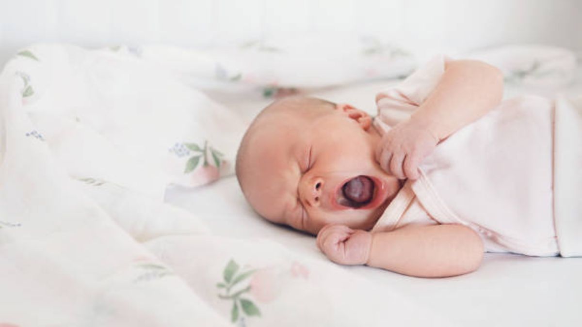 Resolvamos la duda de si podemos o no despertar al bebé de la siesta