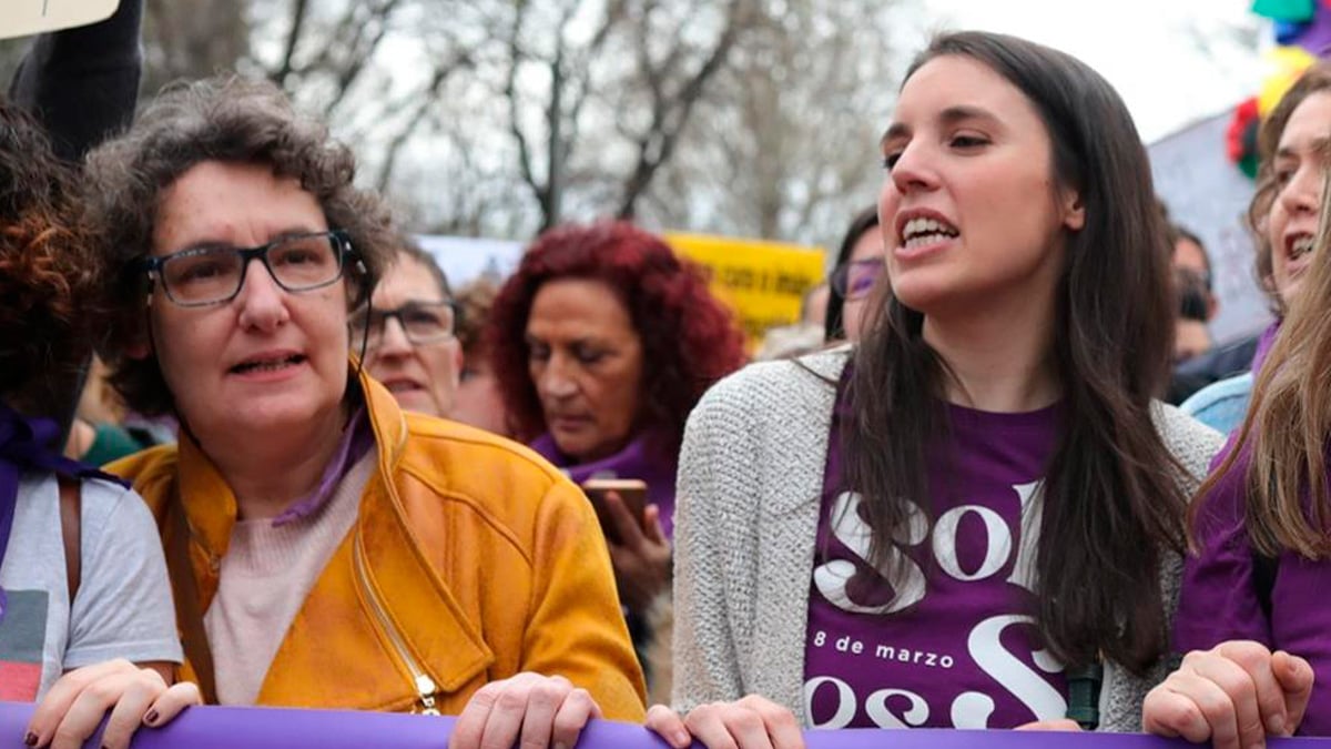 Irene Montero y Beatriz Gimeno en la manifestación del 8M de 2020. (Foto: EP)