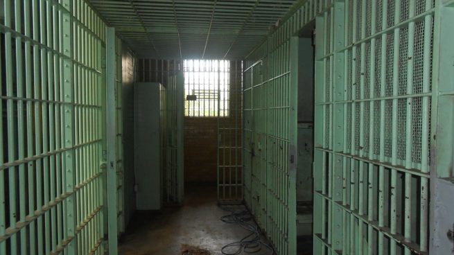 Una cárcel cambia 600 cerraduras por una foto enviada por un becario por WhatsApp