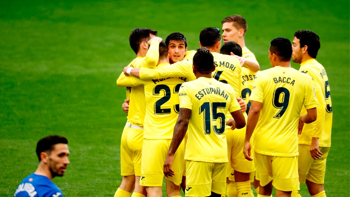 Los jugadores del Villarreal celebran uno de los goles frente al Eibar. (EFE)