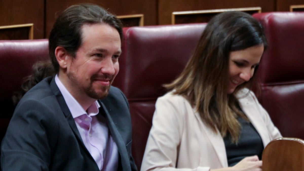 Ione Belarra, nueva ministra de Derechos Sociales, junto a Pablo Iglesias. (Foto: EP)