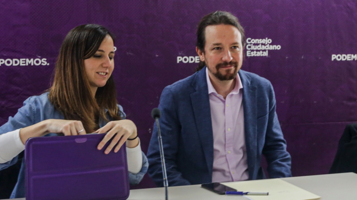 Ione Belarra, nueva ministra de Derechos Sociales, junto a Pablo Iglesias. (Foto: EP)