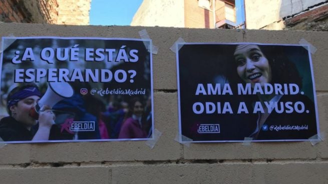 Carteles de las juventudes de Podemos contra Isabel Díaz Ayuso.