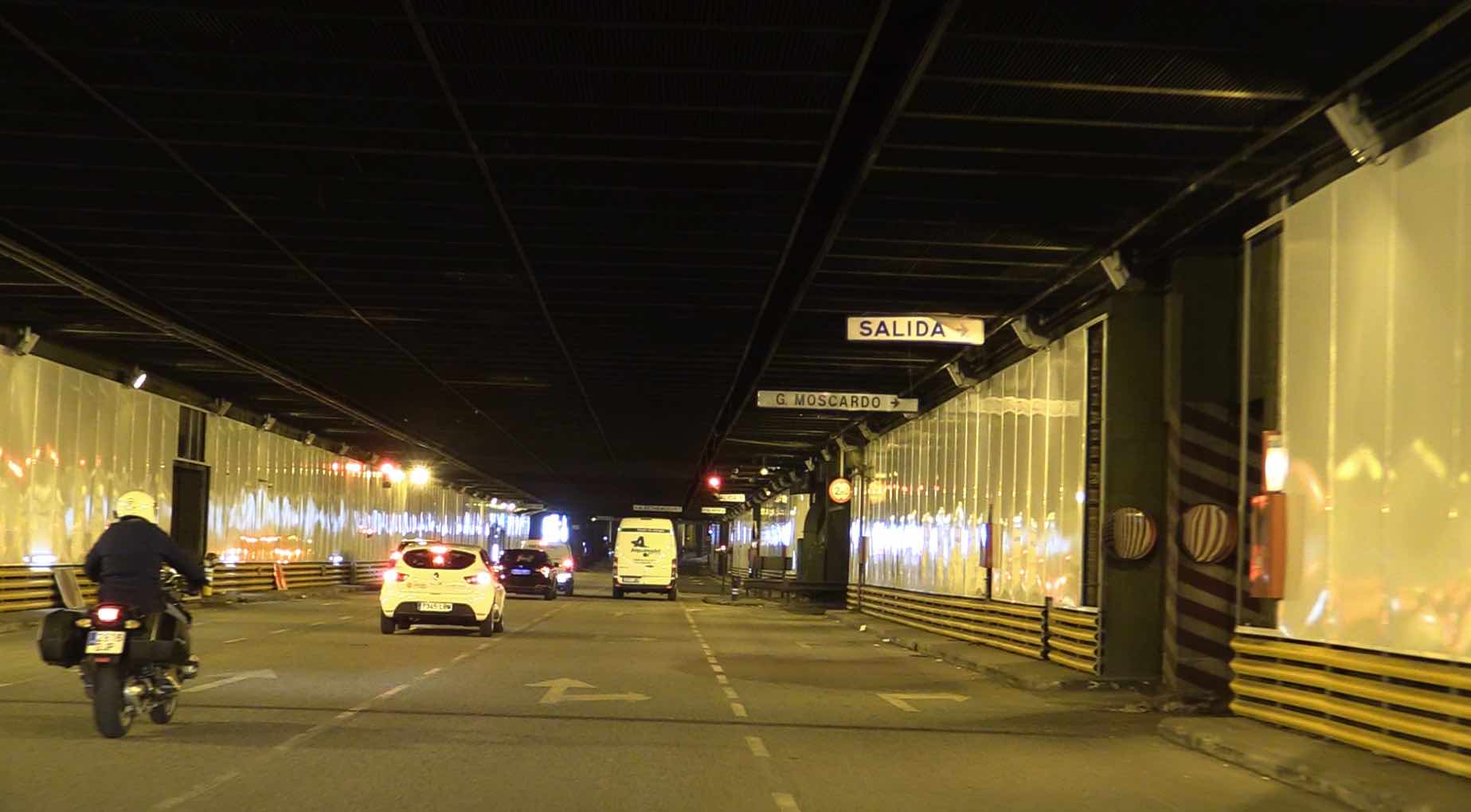 Tunel de Azca en proceso de renovación. (Foto: OKDIARIO)