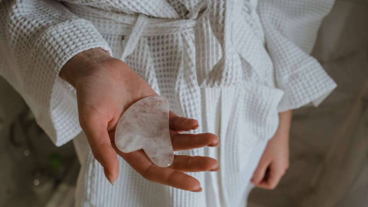 Una buena rutina con esta piedra te deja la piel perfecta