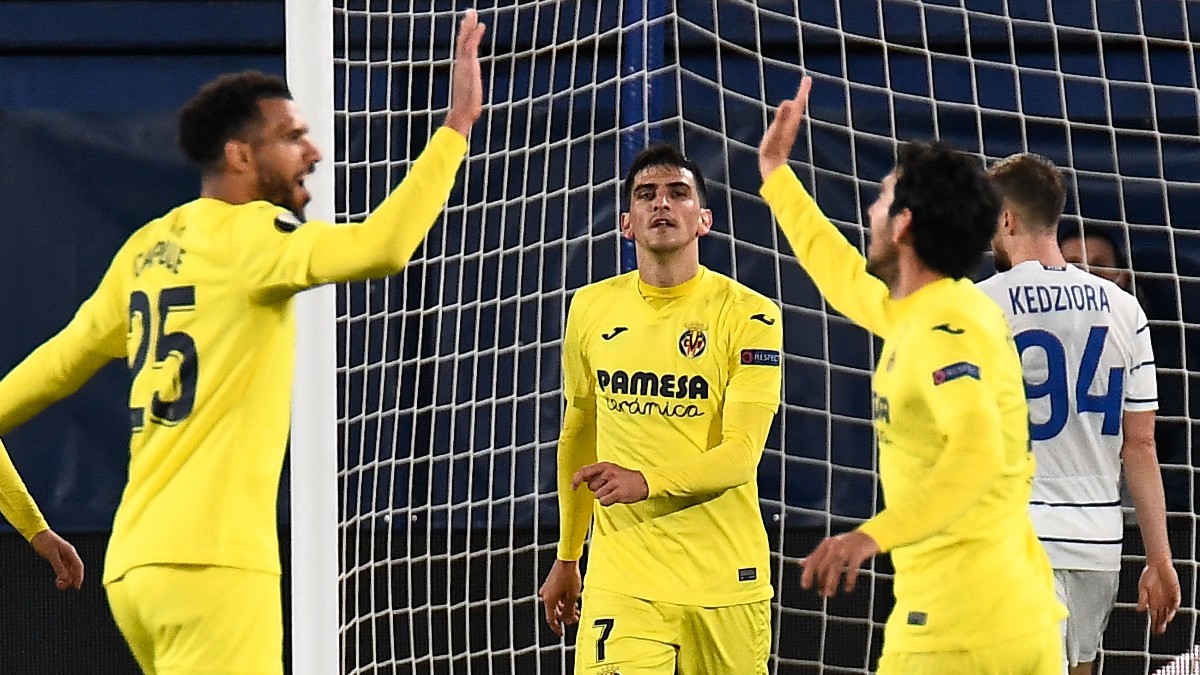 Los jugadores del Villarreal celebran el gol de Gerard Moreno ante el Dinamo de Kiev. (AFP)