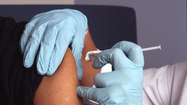 Vacunas en el brazo