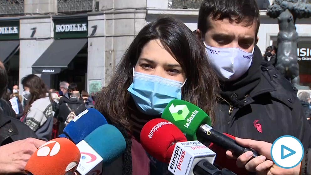 La portavoz de Podemos, Isa Serra, asisten a la manifestación ‘Por una ley que garantice el derecho a la vivienda’.