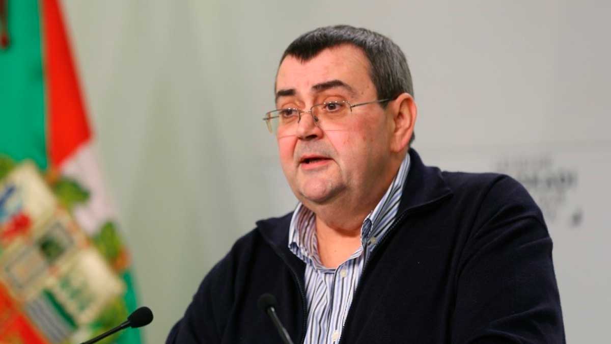 El responsable de Relaciones Institucionales del PNV, Koldo Mediavilla, en una rueda de prensa en Bilbao. Foto: EP