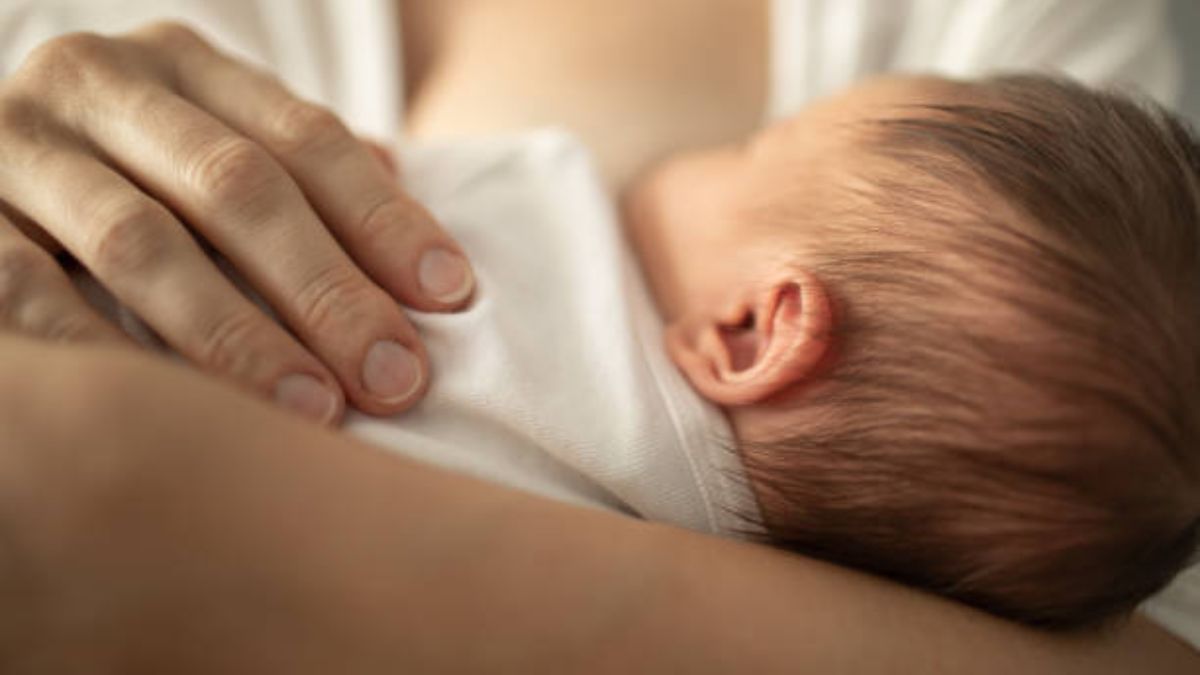 La causa por la que la lactancia materna evita las alergias de los bebés.