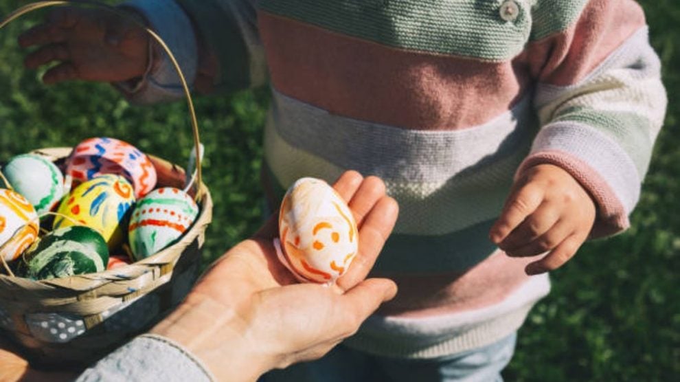 pistas de búsqueda de huevos de pascua para adultos