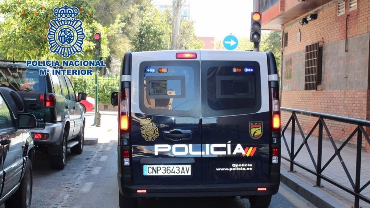 Furgón de la Policía Nacional.