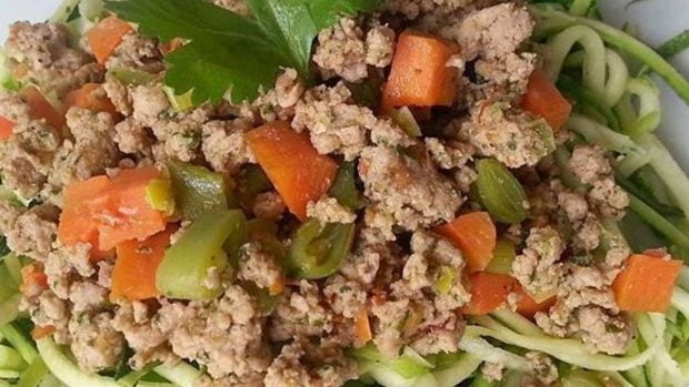 Picadillo de pollo cocinado, receta fácil y sorprendente en sabor