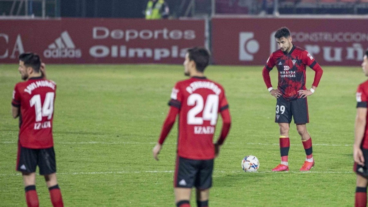 Los jugadores del Mirandés, durante un partido. (CDMirandés)