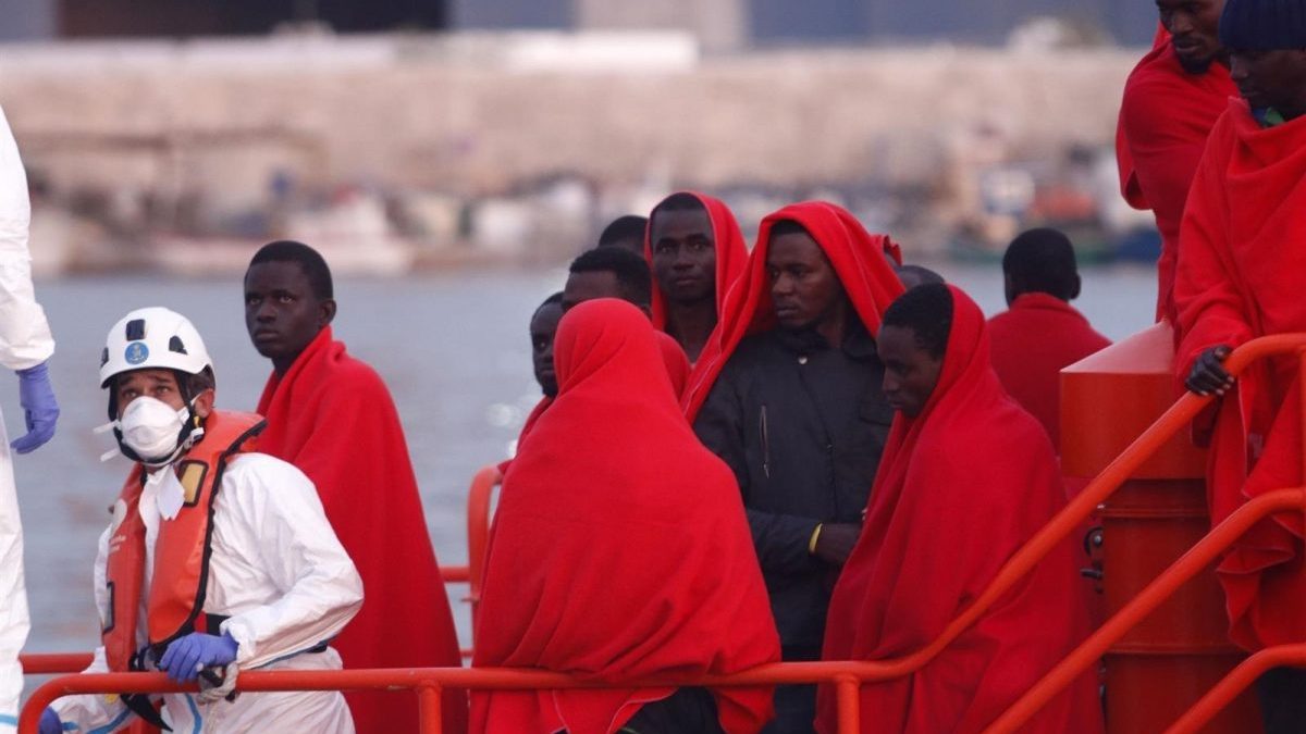 Personas rescatadas por Salvamento Marítimo en una imagen de archivo (Foto: Alex Zea / Europa Press).