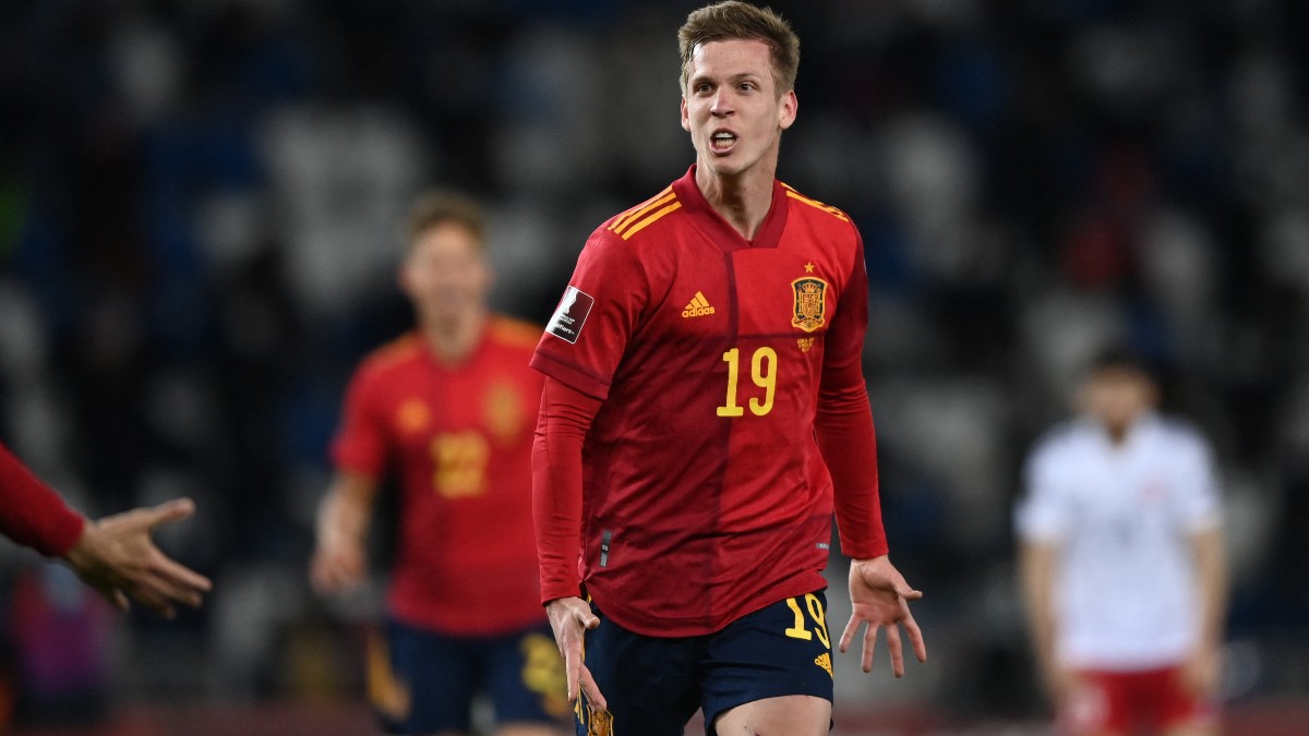 Dani Olmo celebra un gol con España. (AFP)