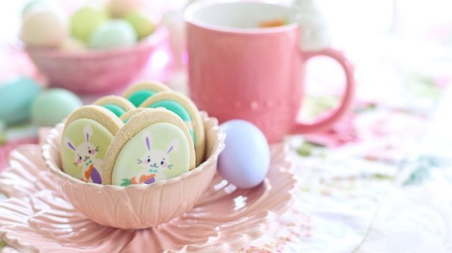 Galletas de chocolate blanco al microondas, receta para hacer con niños en Pascua