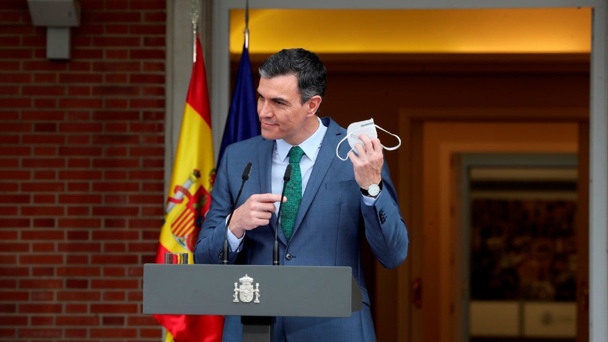 El presidente del Gobierno, Pedro Sánchez, en el exterior de La Moncloa. (Foto: EFE)