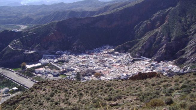 Un brote en un pueblo andaluz de 600 habitantes hace saltar las alarmas por su rápida expansión