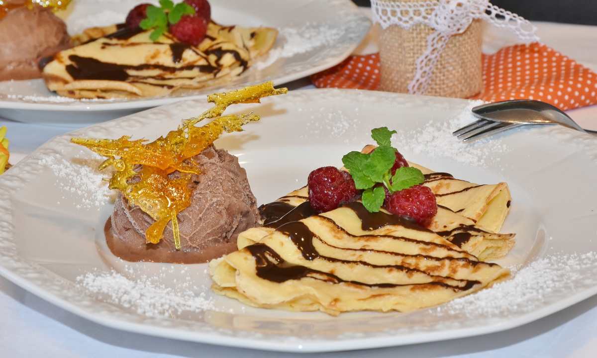 Pastel de crepes con chocolate y menta, receta aromática