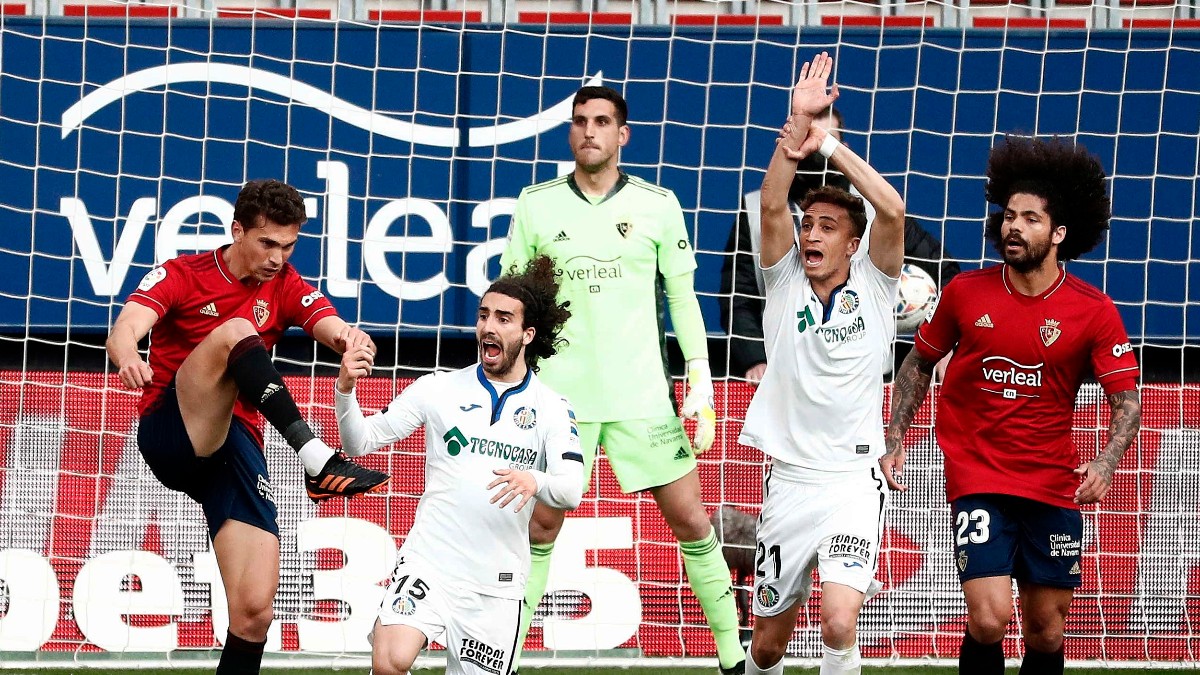 Osasuna y Getafe durante un partido de Liga. (EFE)