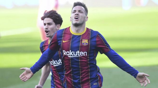 Rey Manaj celebra su último gol con el Barcelona B.