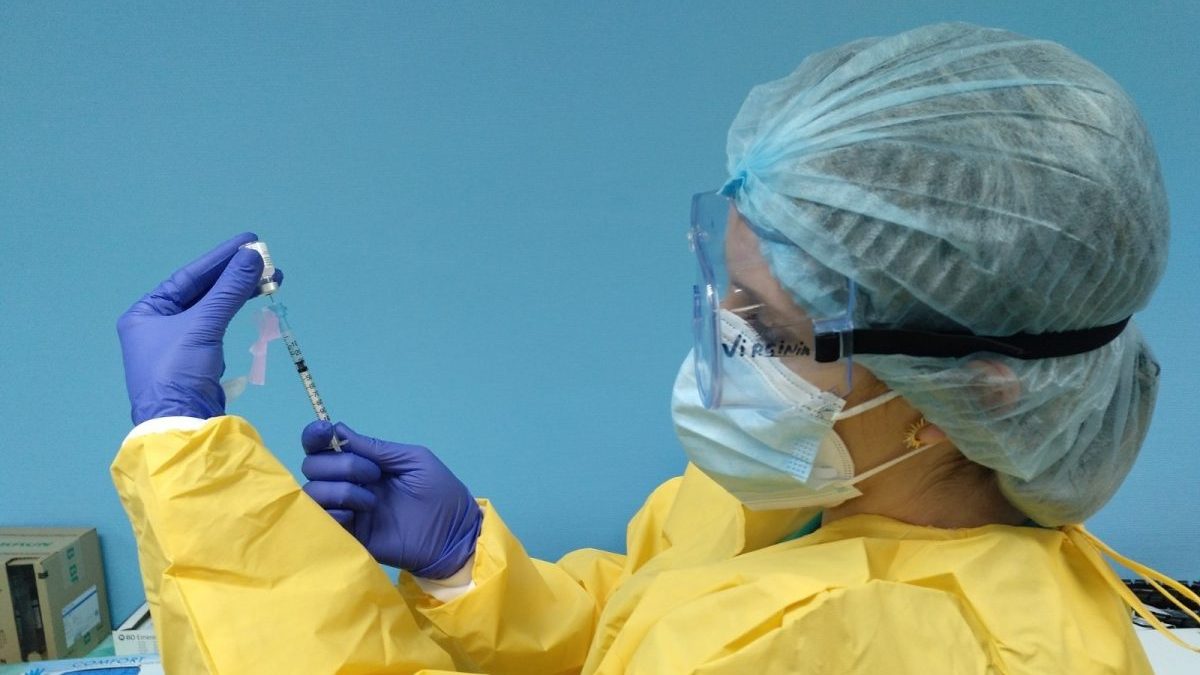 Preparación de la vacuna contra el Covid-19.