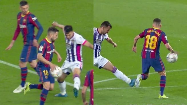 Jaime Latre y el VAR pasan de pitar penalti tras una mano clarísima de Jordi  Alba | FC Barcelona - Valladolid
