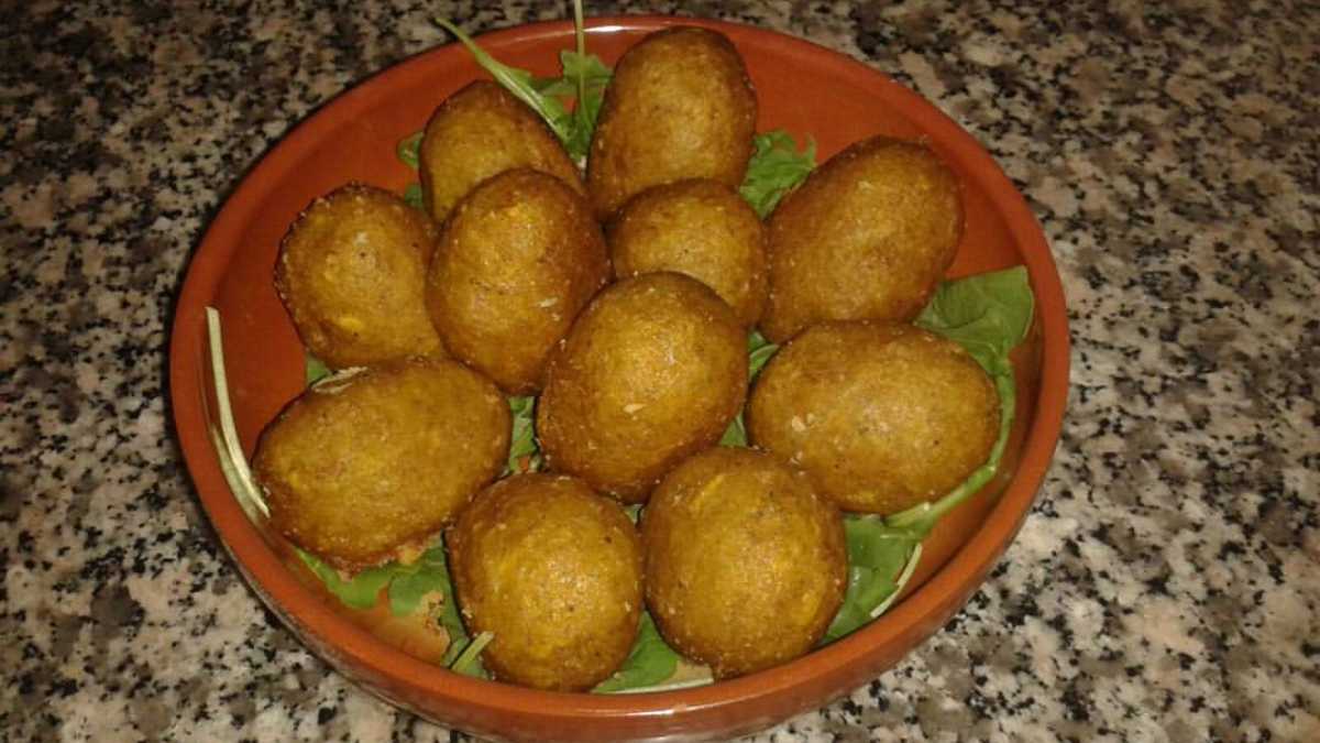 Albóndigas de bacalao con puré de calabacín y arroz basmati