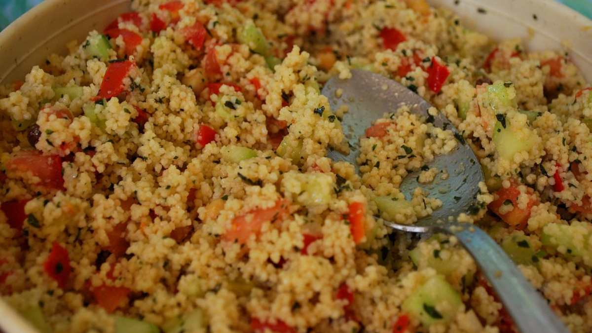 Taboulé de aguacate y pepino, receta muy saludable