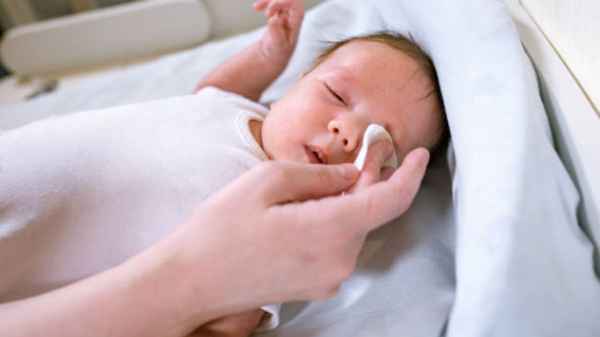 Pasos para limpiar los ojos del bebé correctamente