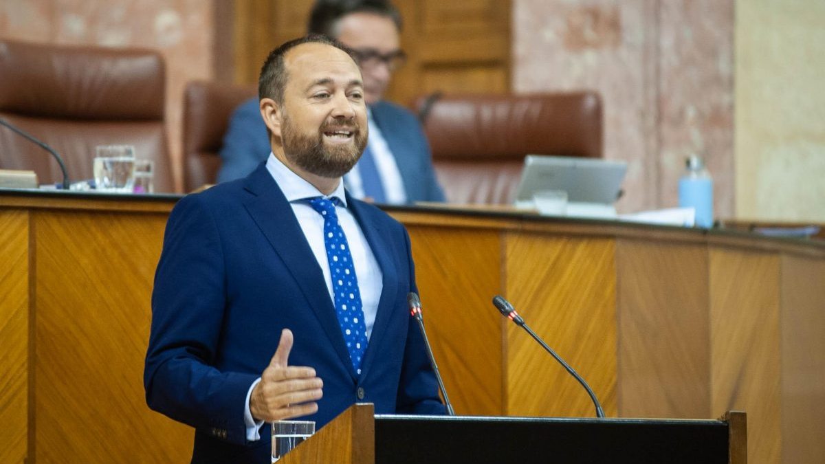 Ramón Herrera, portavoz del Grupo Parlamentario Popular en la comisión de Economía, Empresas, Conocimiento y Universidades.